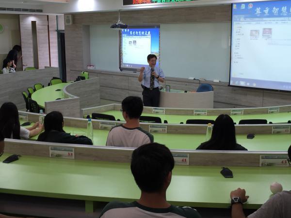 醫管系洪錦墩主任系所介紹暨哈佛個案教室體驗