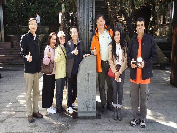 國際學者體驗日月潭風景區合影