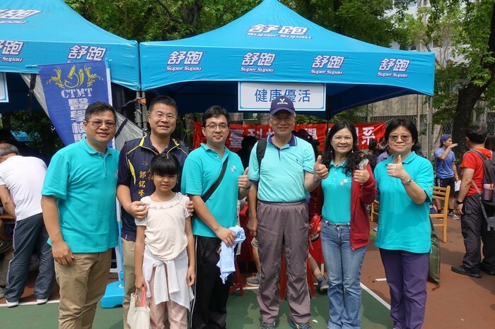 中臺科大校長師長(右1) 學務長謝玲玲(右2) 副校長陳錦杏(右3) 校長李隆盛(左1) 詹清全(左2) 郭銘峰(左3) 陳韋陸