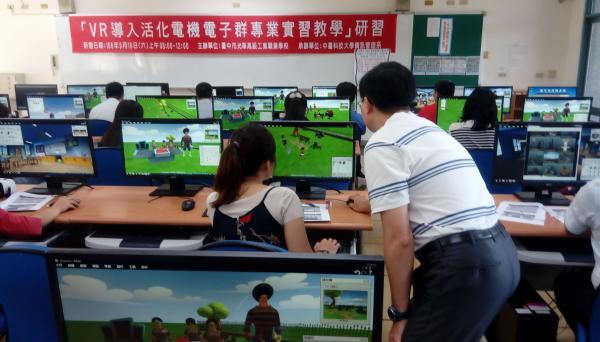 指導光華高工老師操作